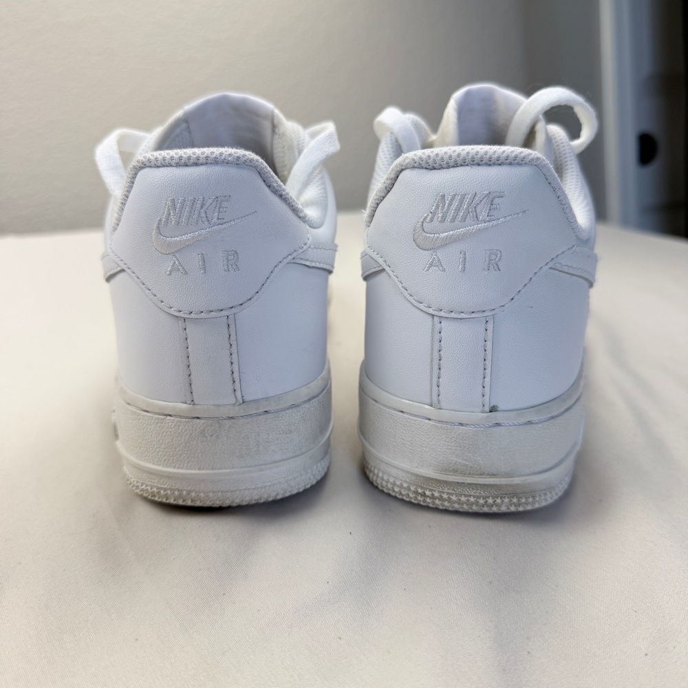 Nike Women's Air Force 1 '07 "Triple White - Picture 4 of 8
